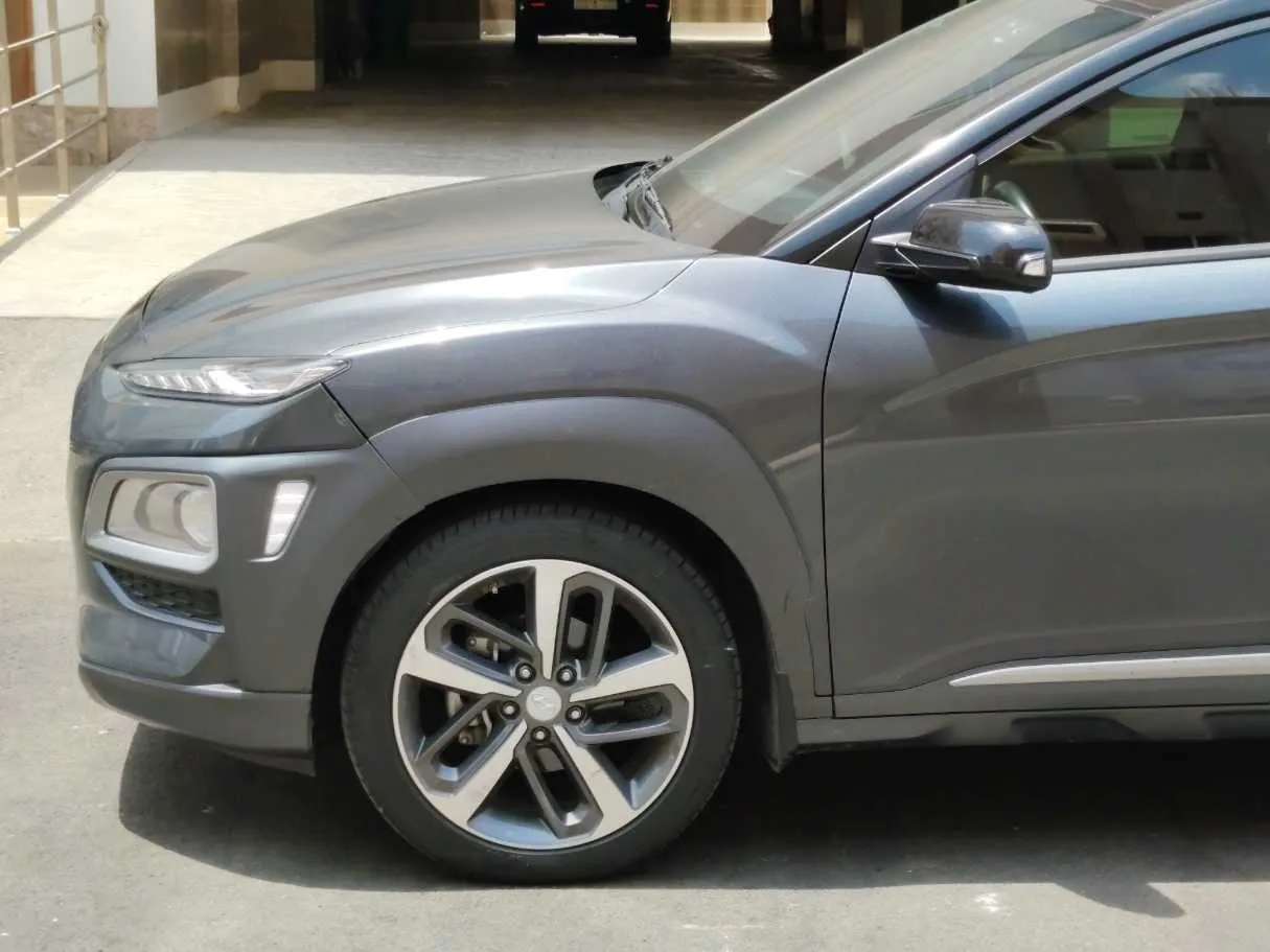 Car image 9