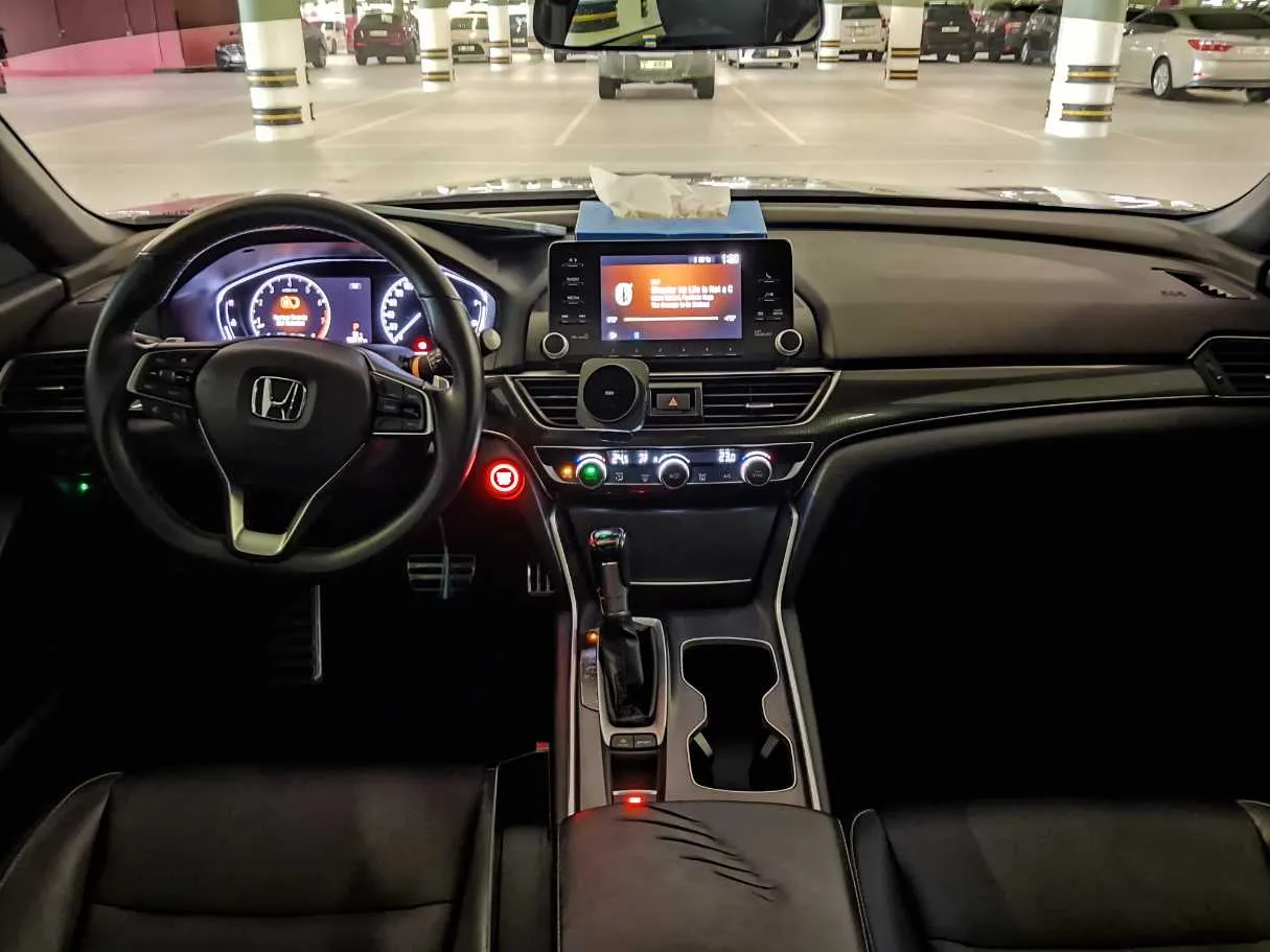 Car image 15
