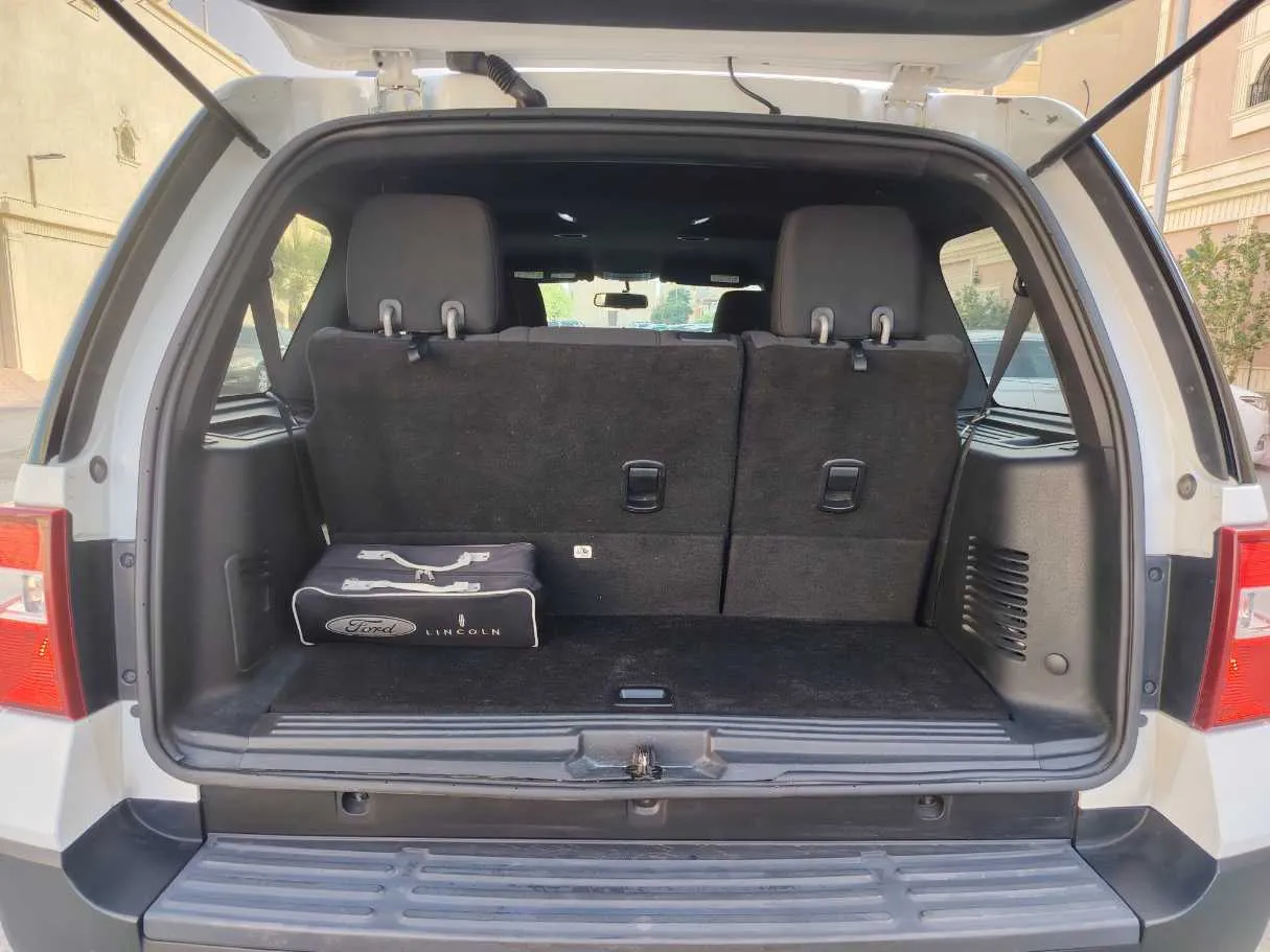 Car image 28