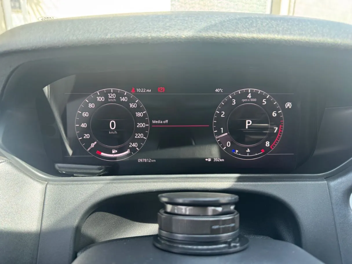 Car image 19