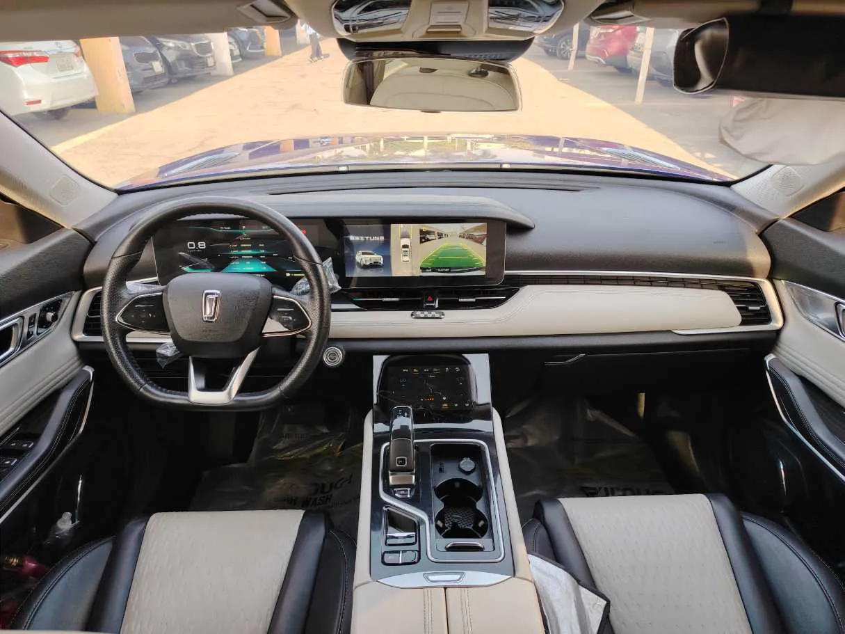 Car image 19