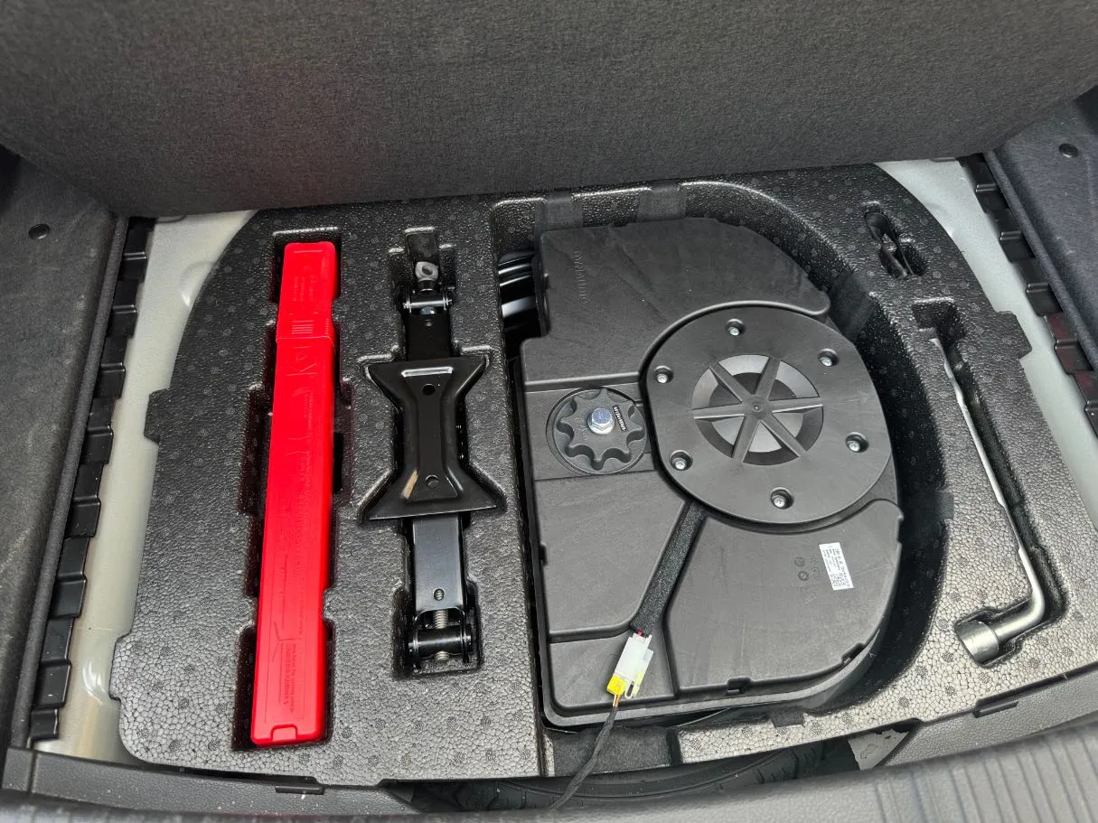 Car image 27