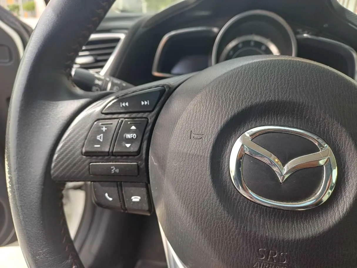 Car image 19