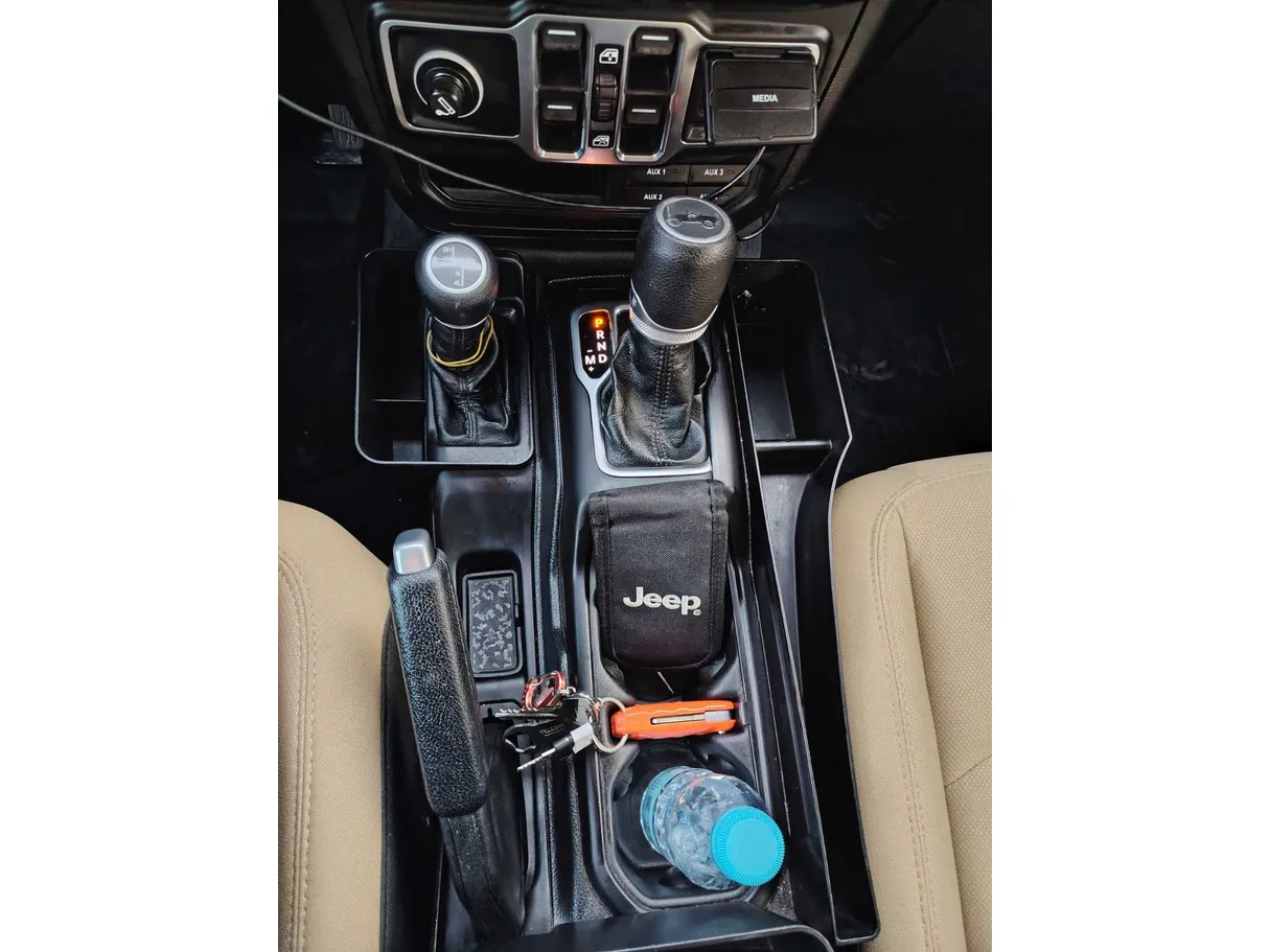 Car image 24
