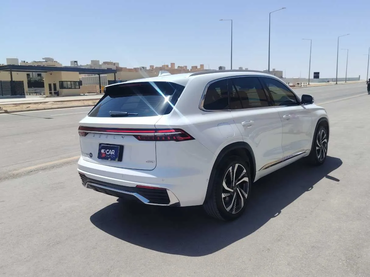 Car image 5