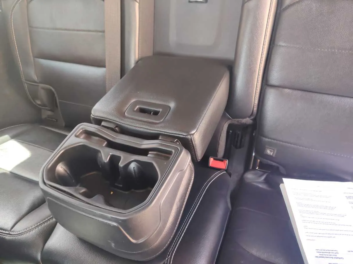 Car image 30
