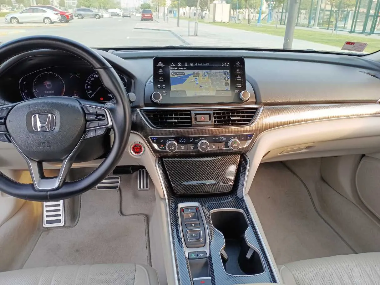 Car image 15