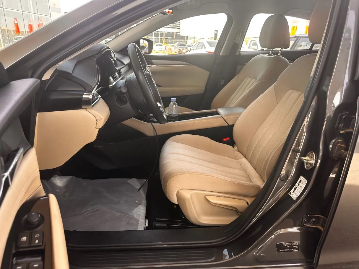 Car image 12
