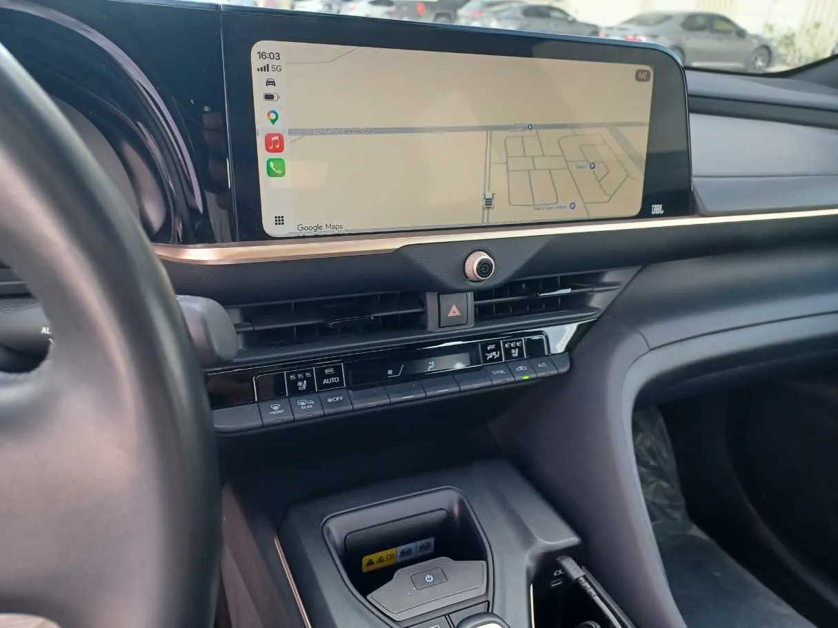 Car image 18