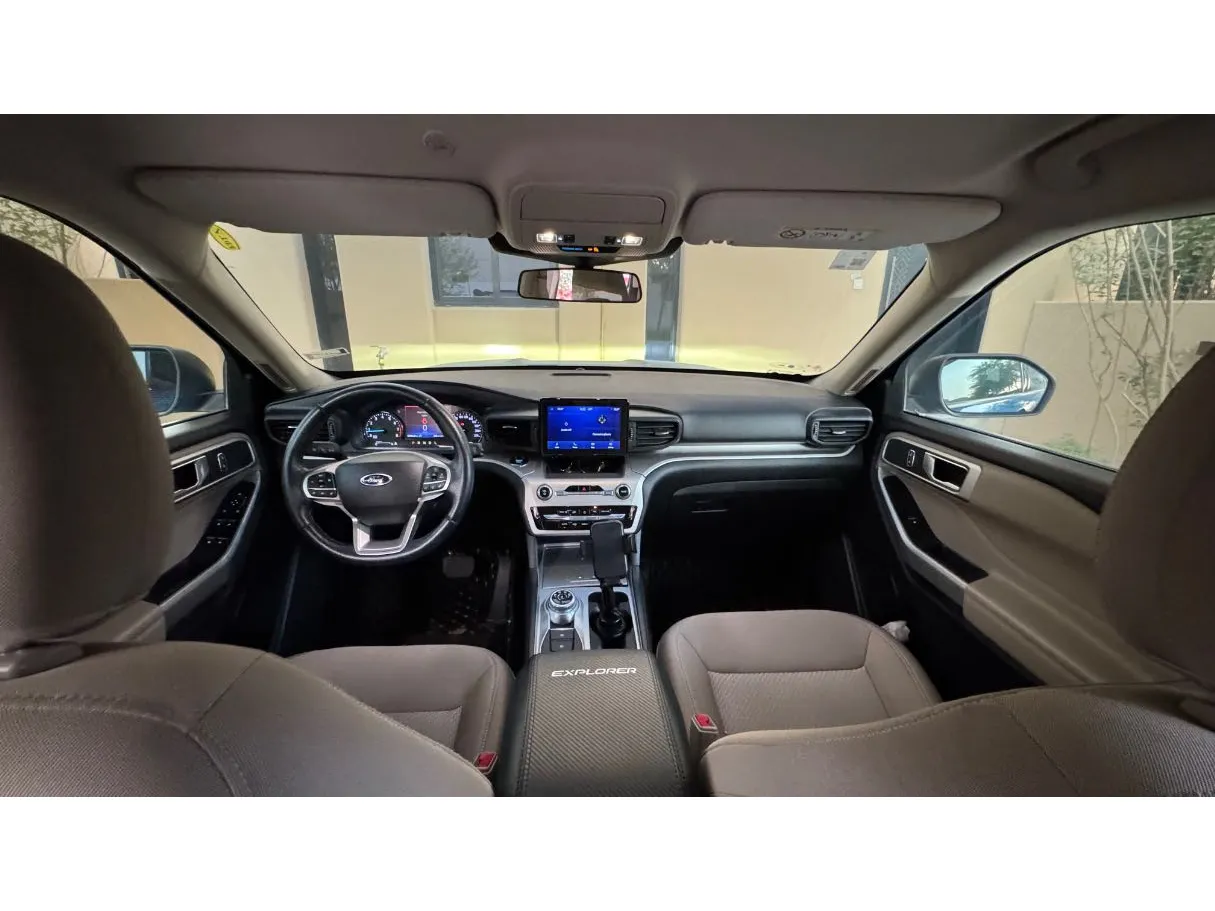 Car image 16