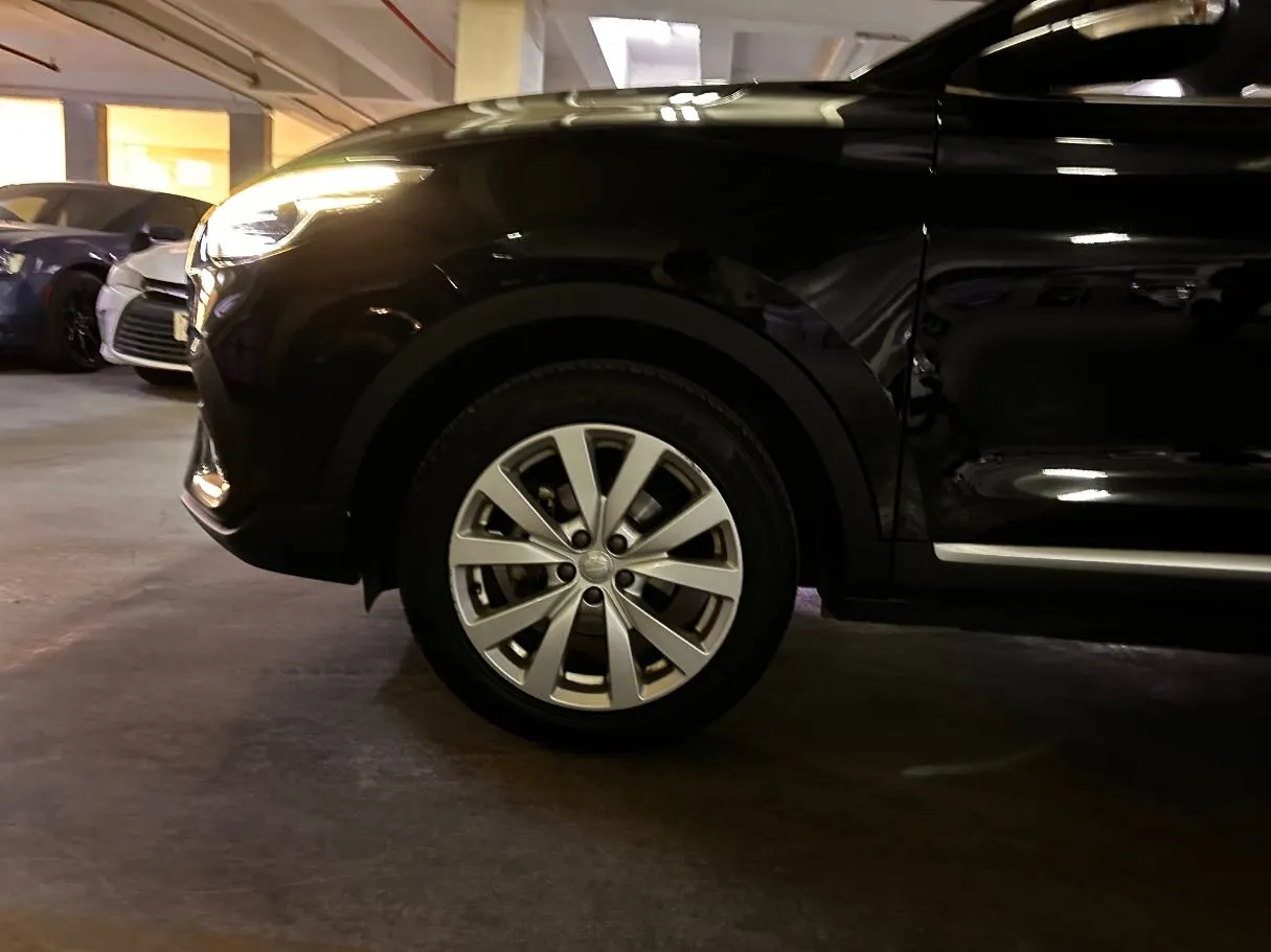 Car image 9