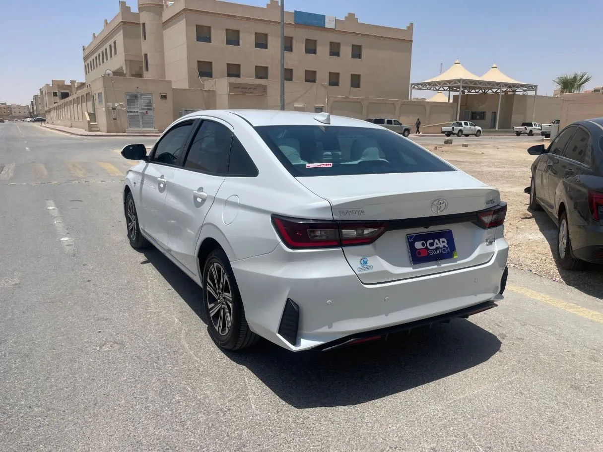 Car image 7