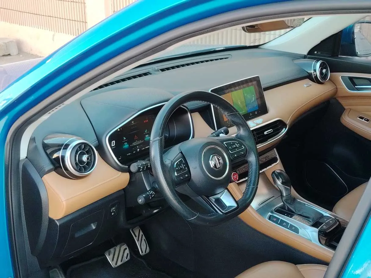 Car image 12