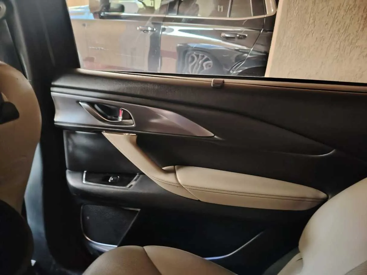 Car image 38