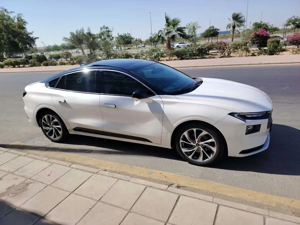 Car image 4