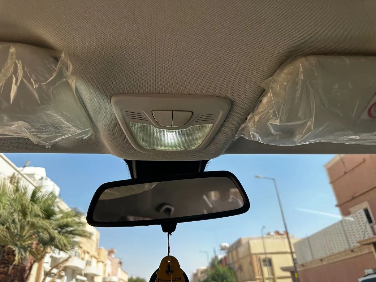 Car image 25