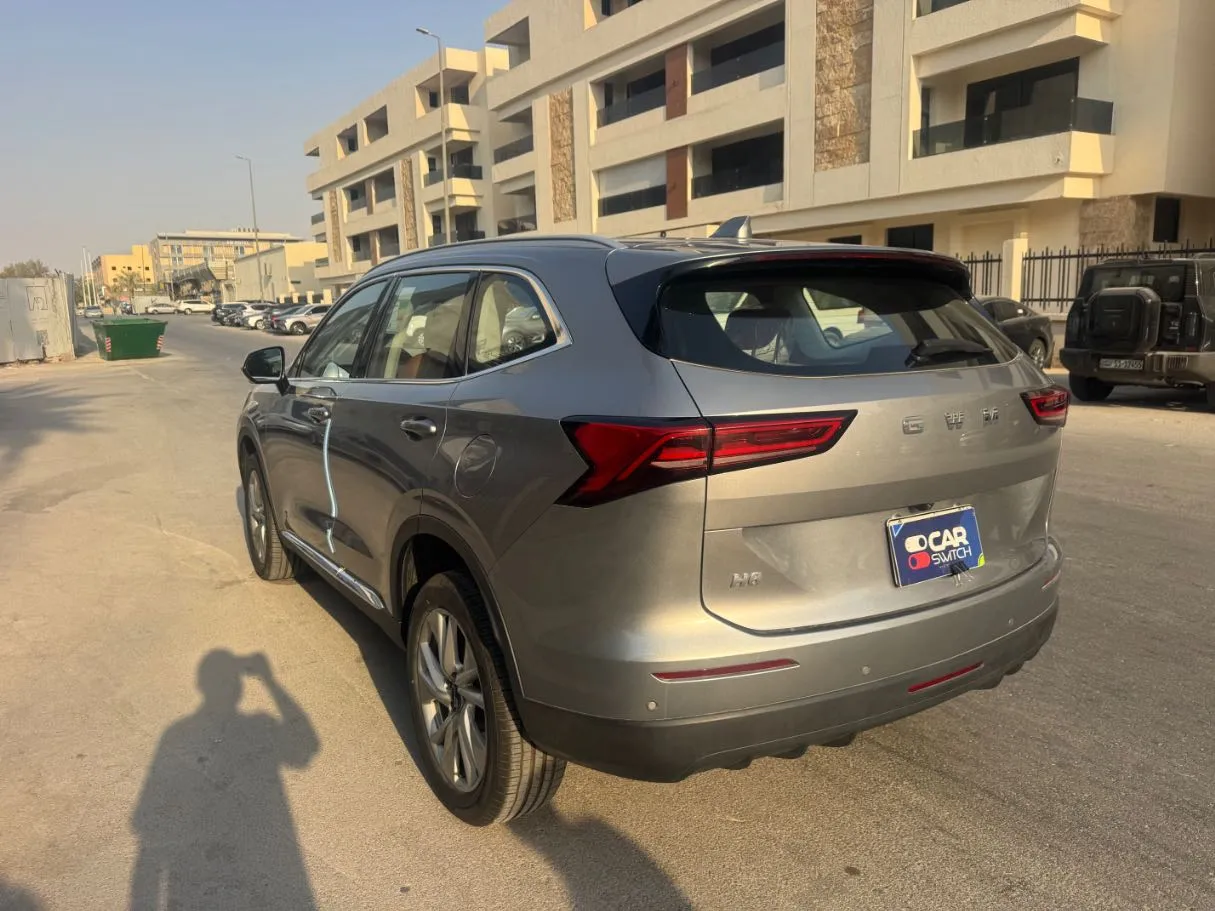 Car image 7