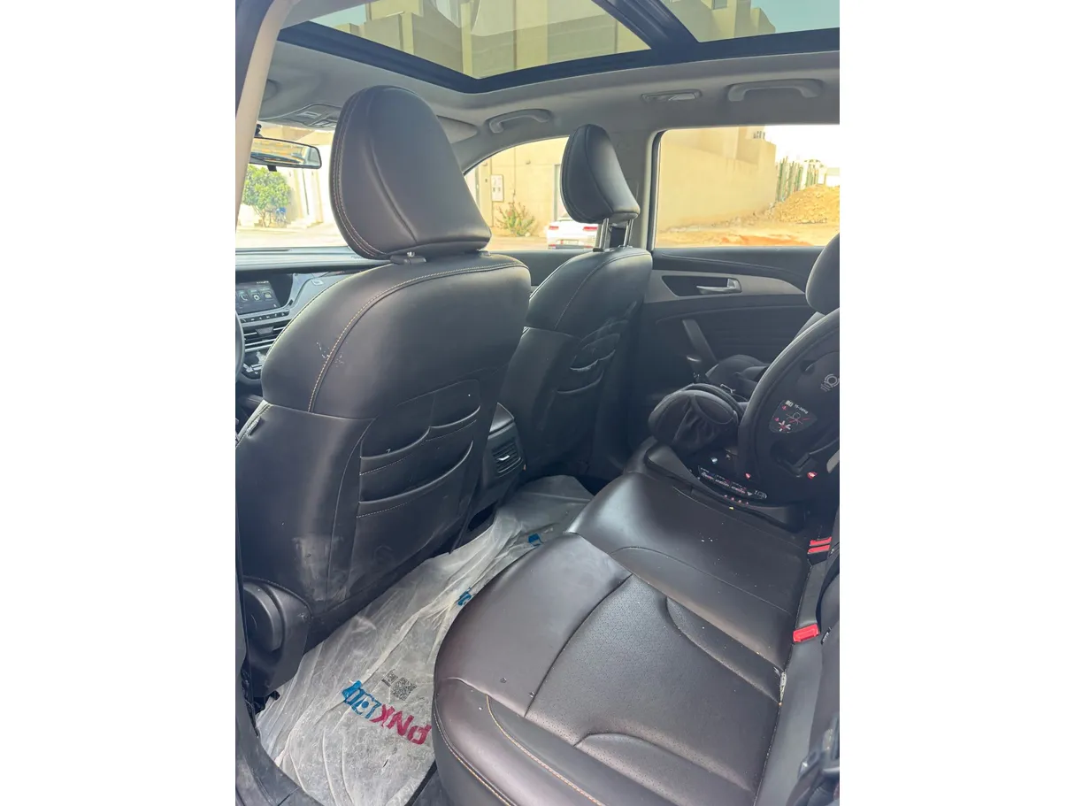 Car image 13