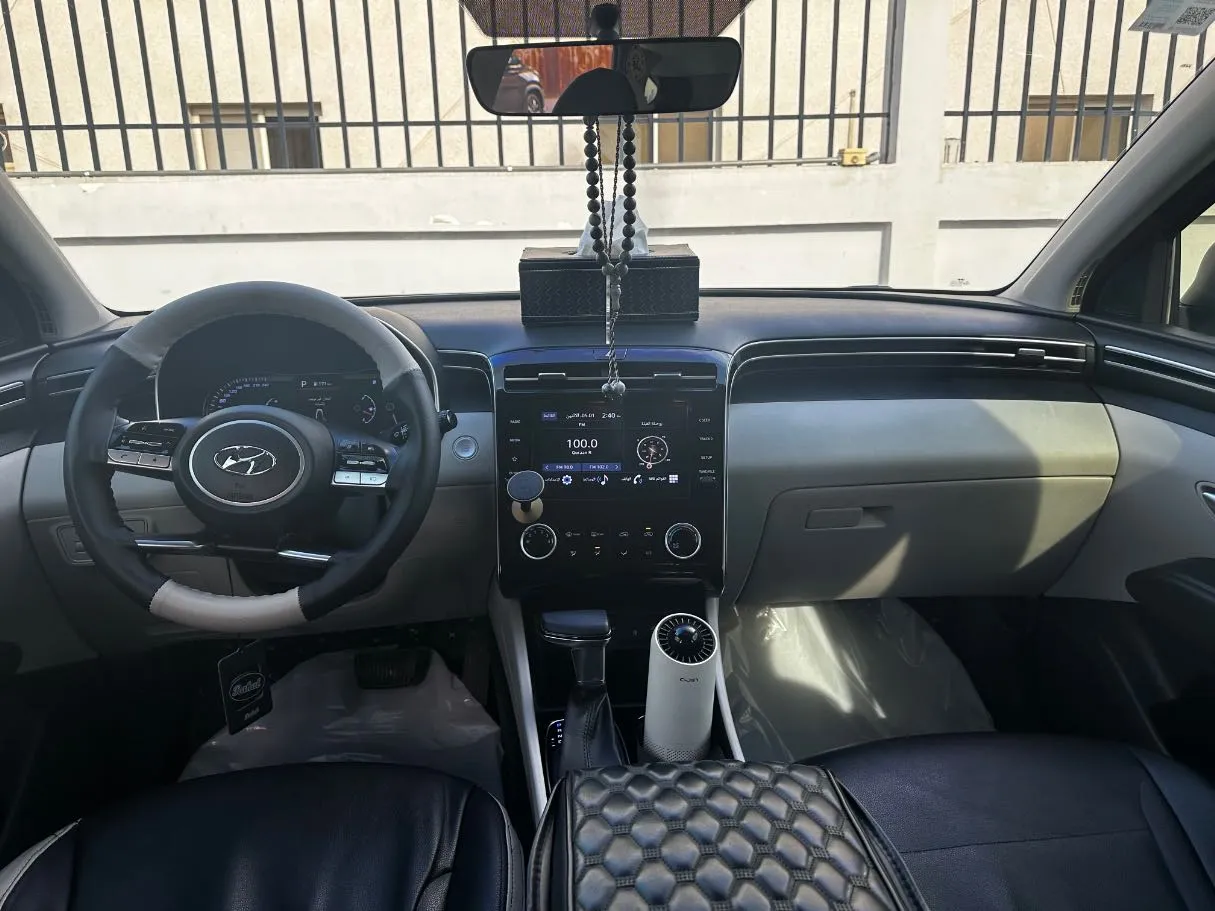 Car image 16