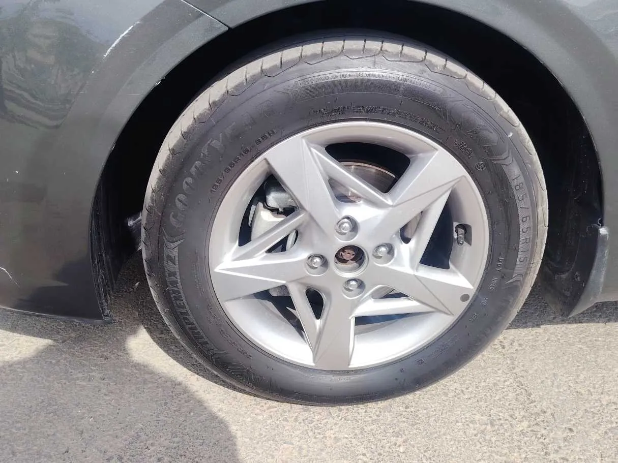 Car image 10