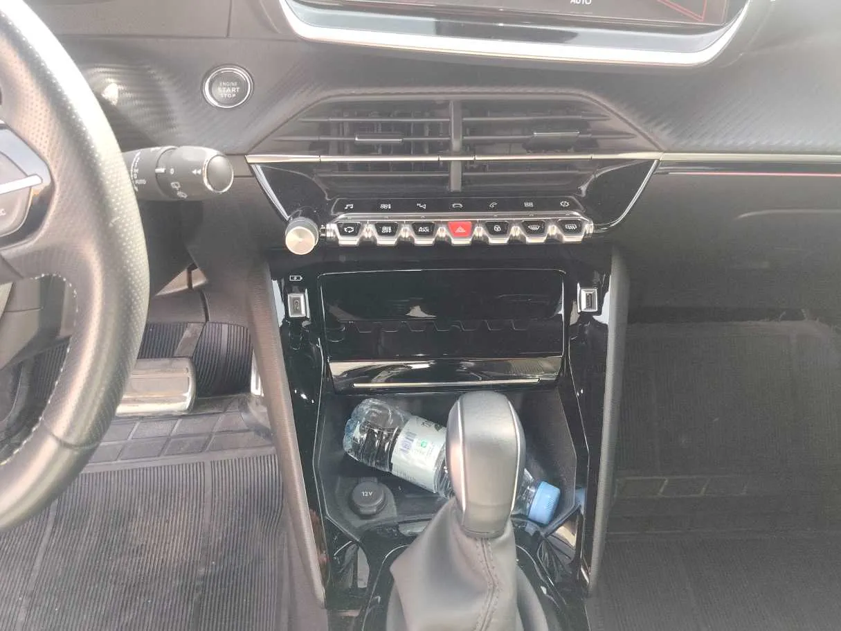 Car image 18
