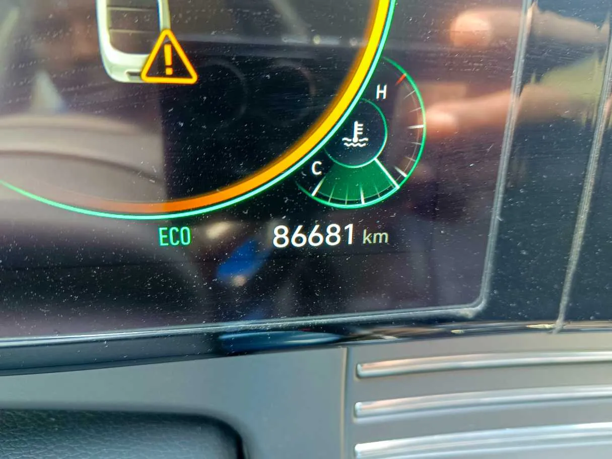 Car image 25
