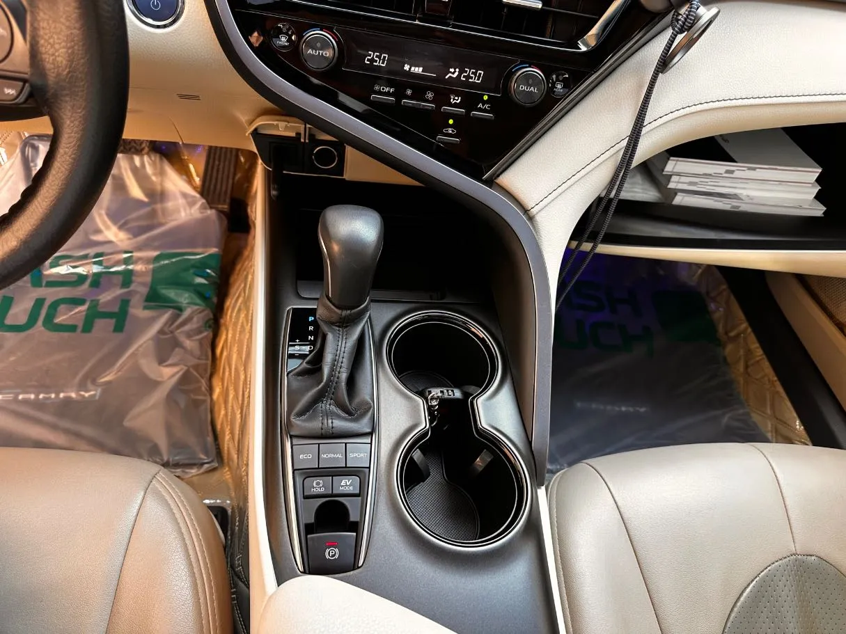 Car image 17