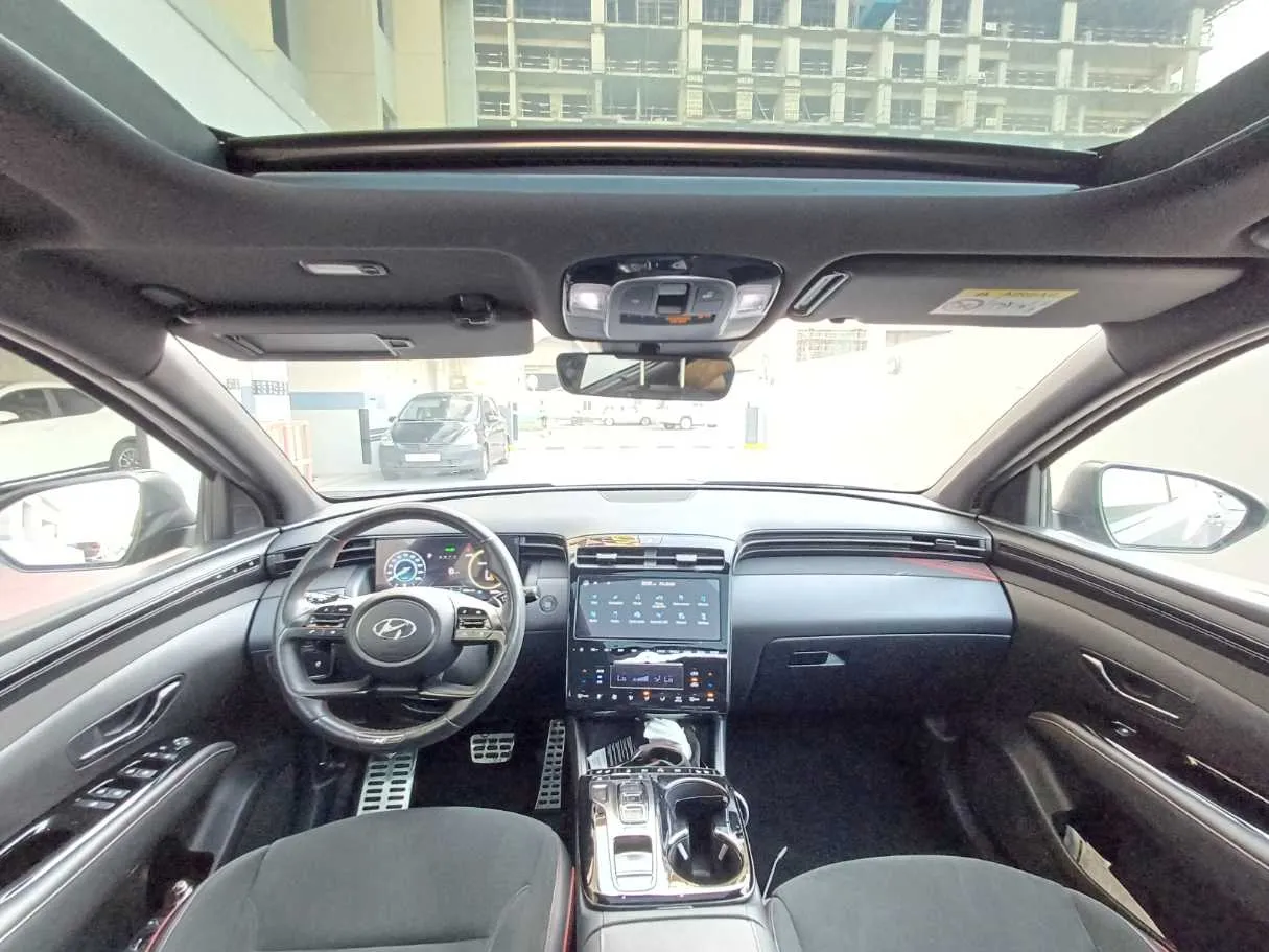 Car image 14