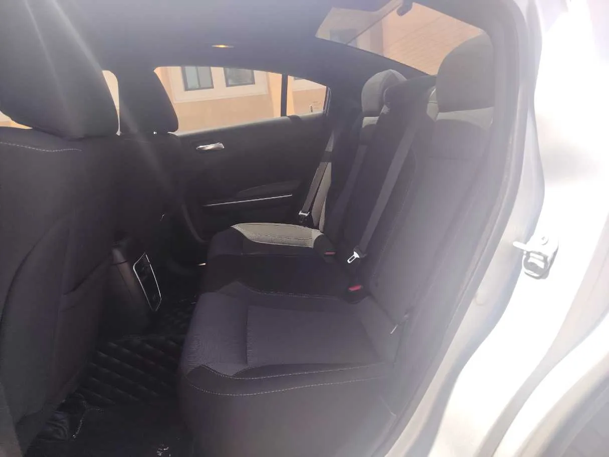 Car image 16