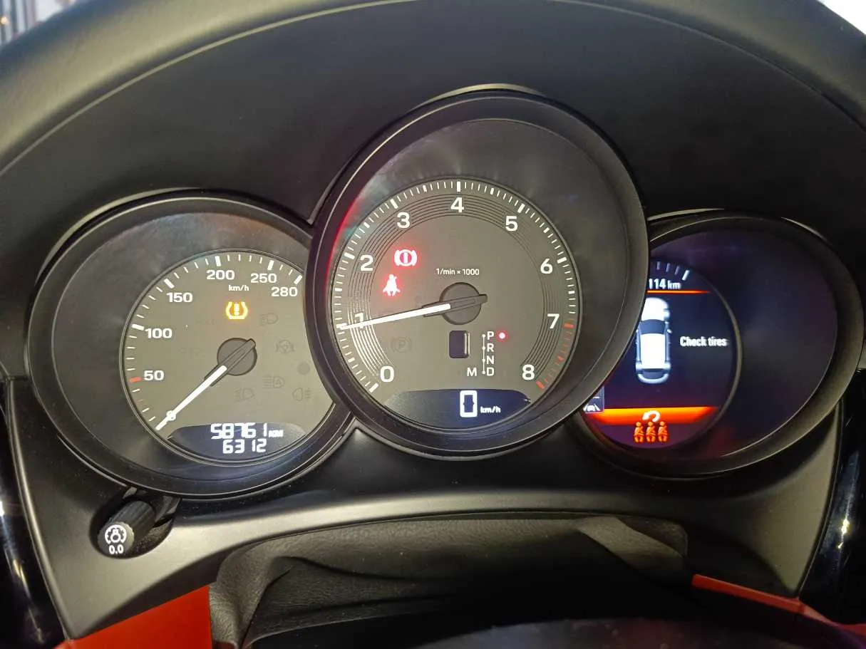 Car image 27