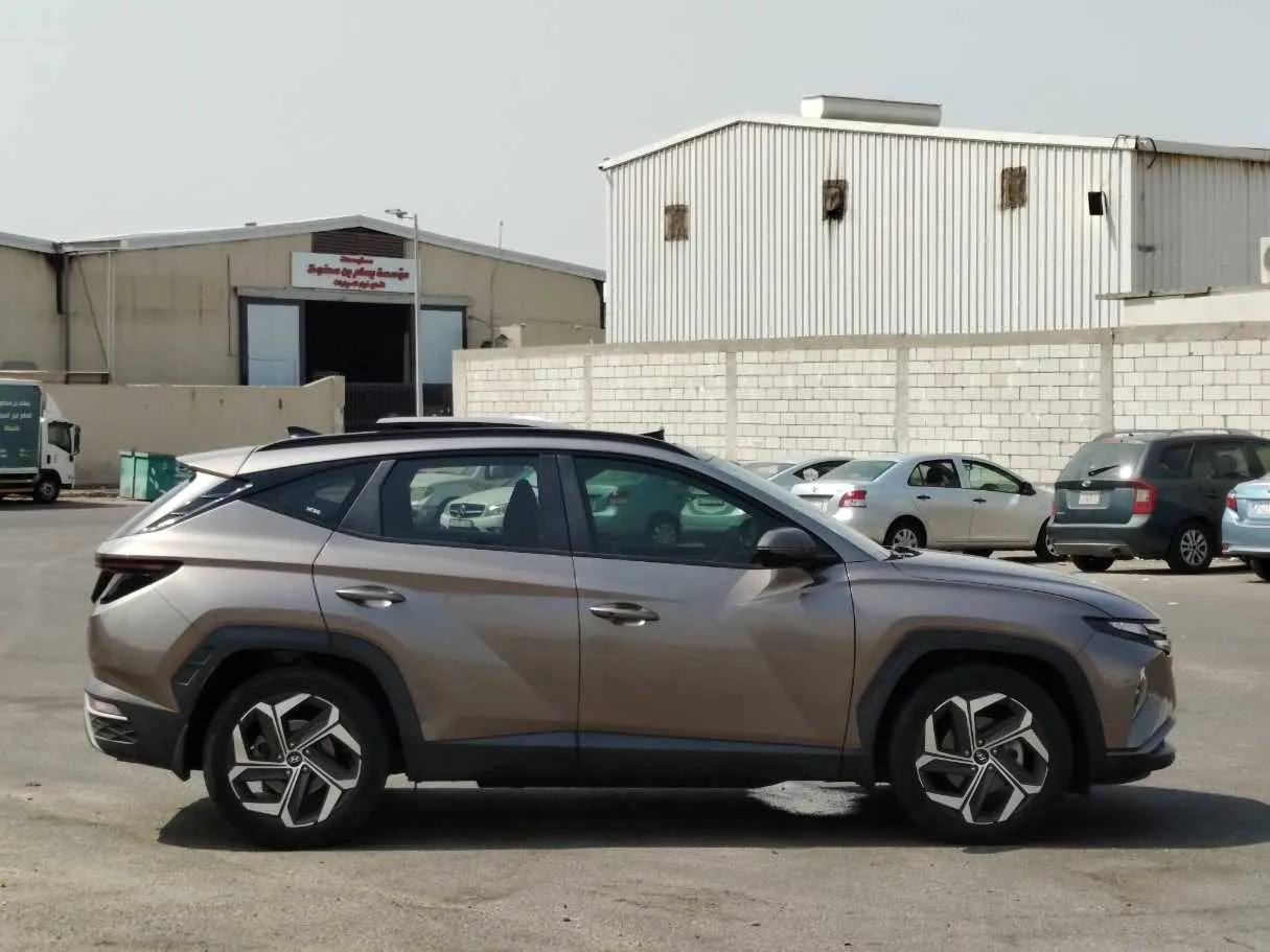 Car image 4