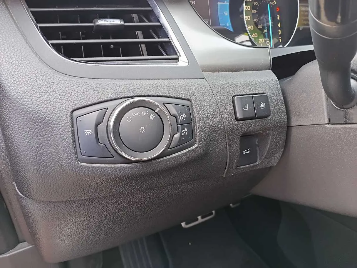 Car image 20