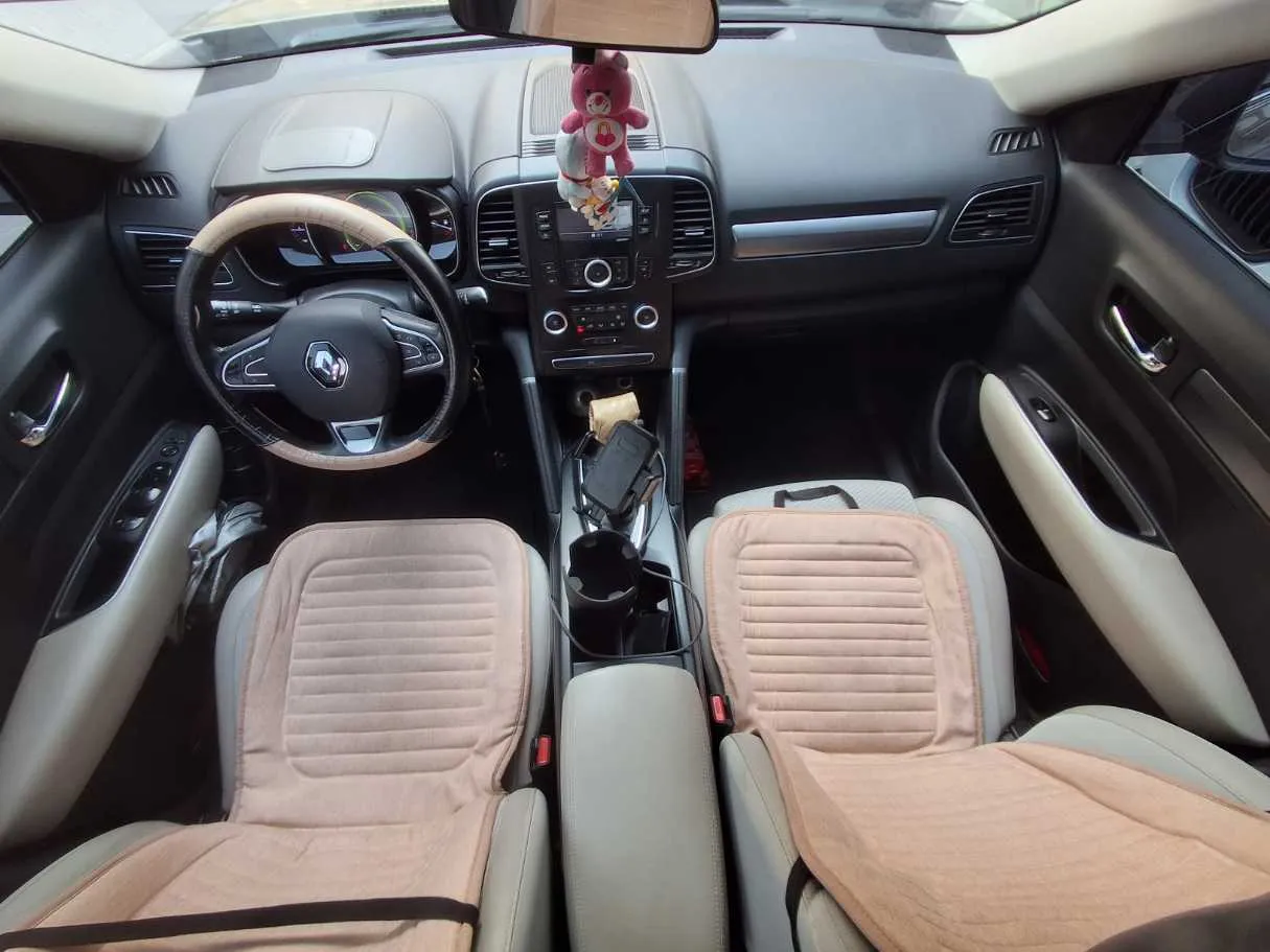 Car image 14