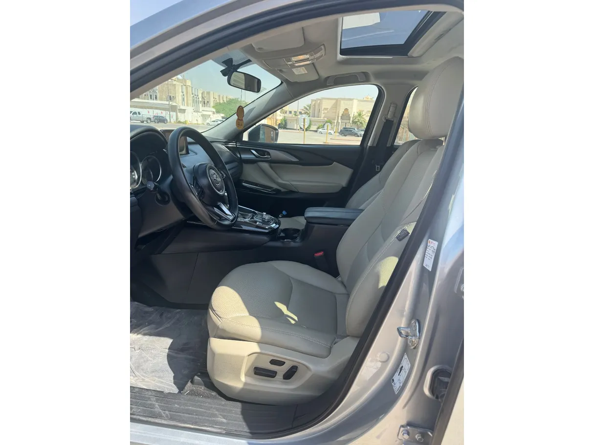 Car image 11