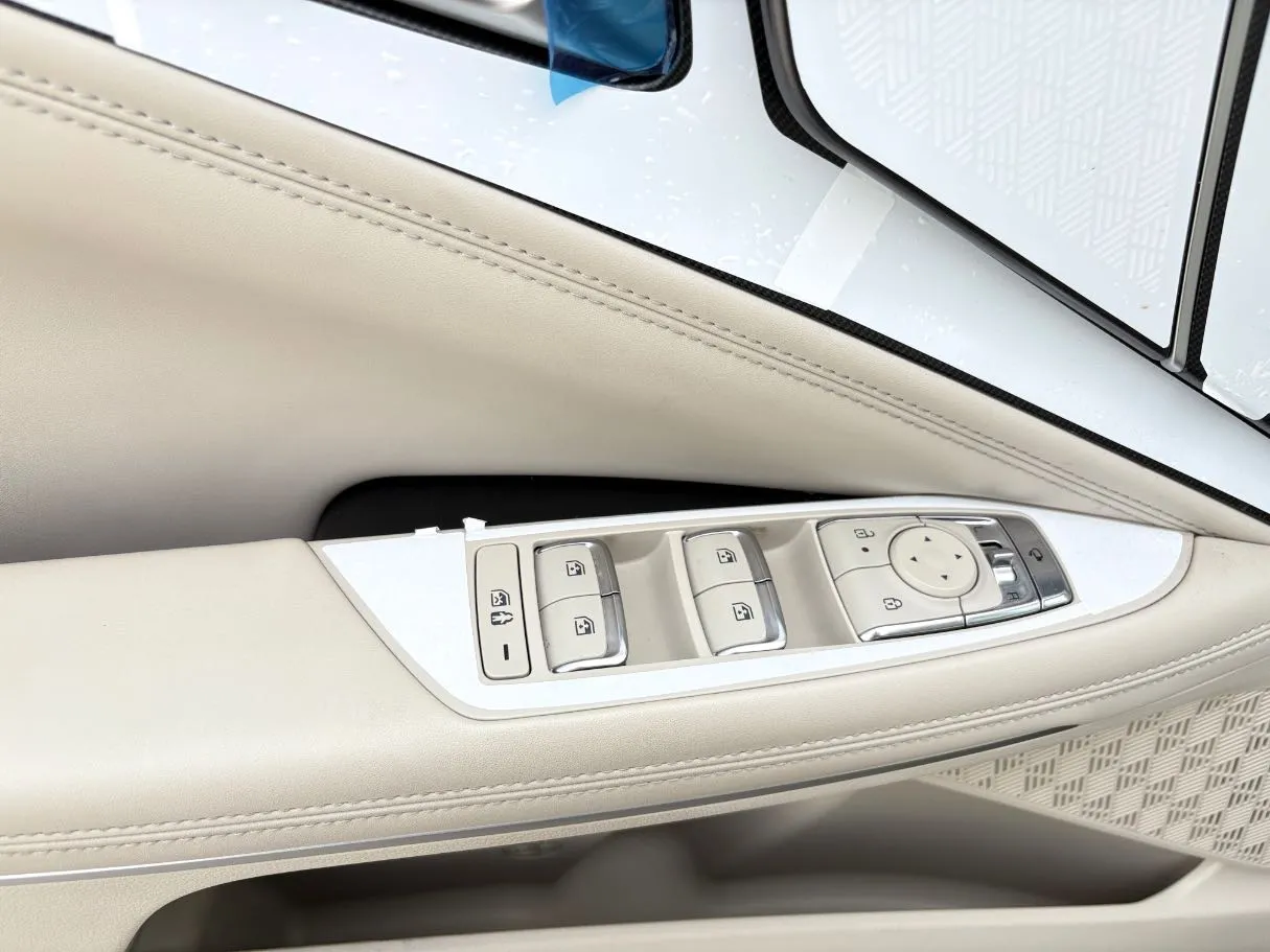 Car image 27