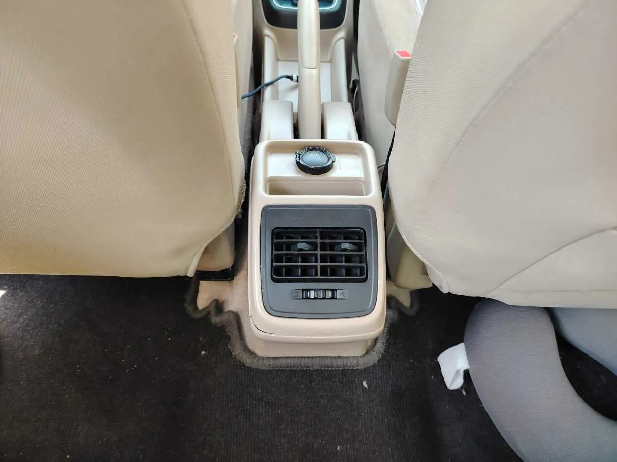 Car image 36