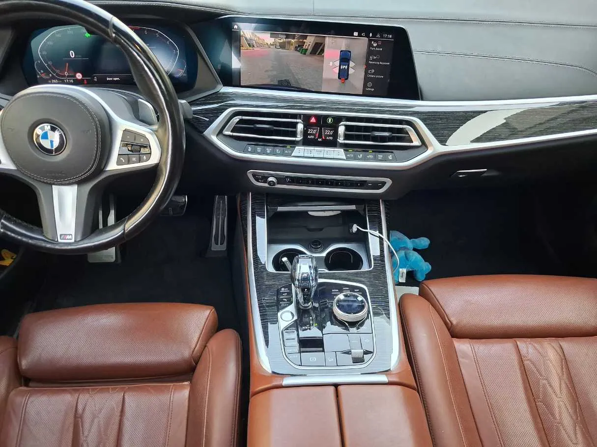 Car image 16