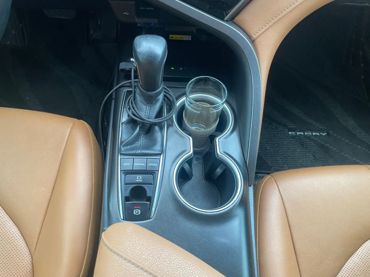Car image 19