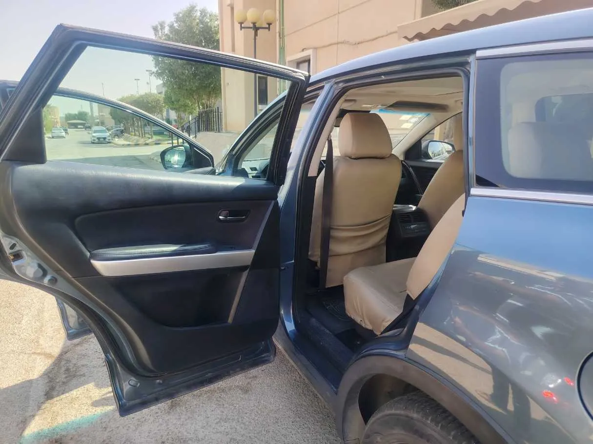 Car image 14