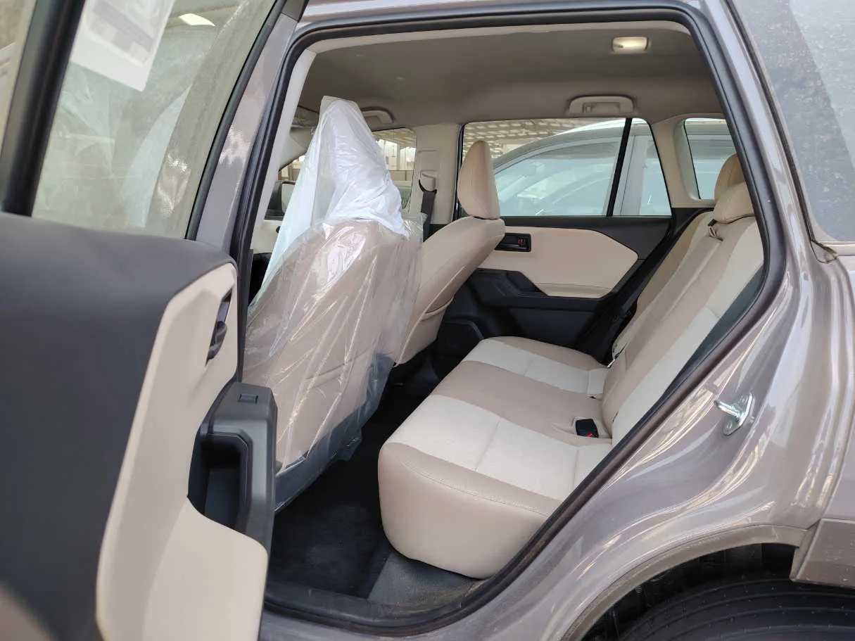 Car image 15