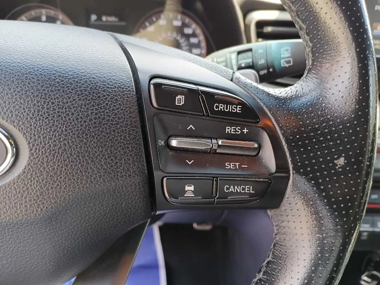 Car image 24