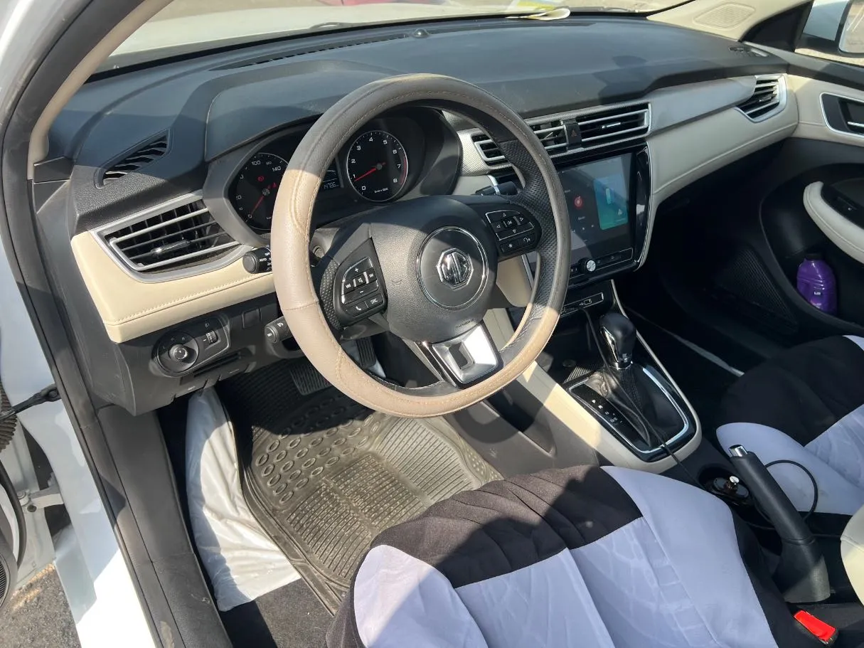 Car image 11