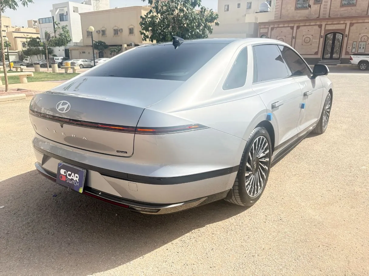 Car image 5