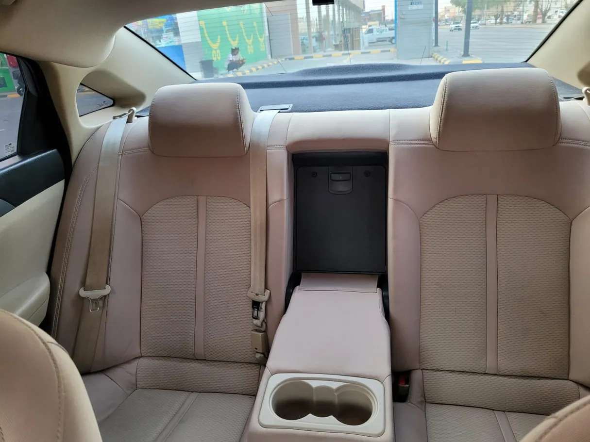 Car image 9