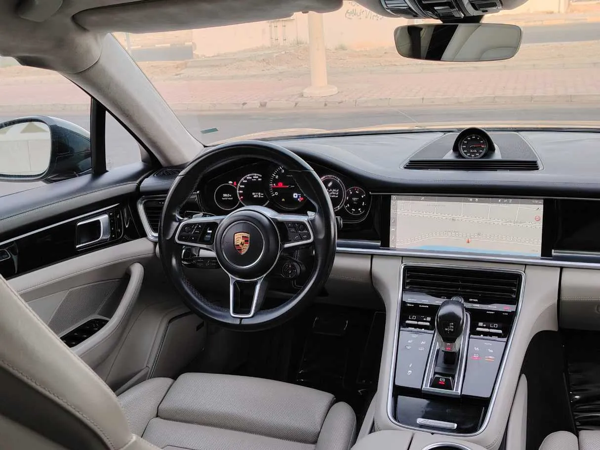 Car image 25