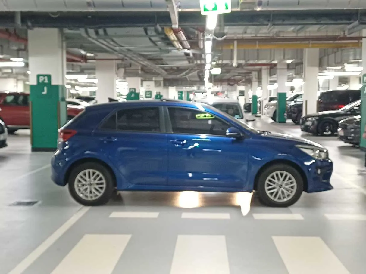 Car image 8