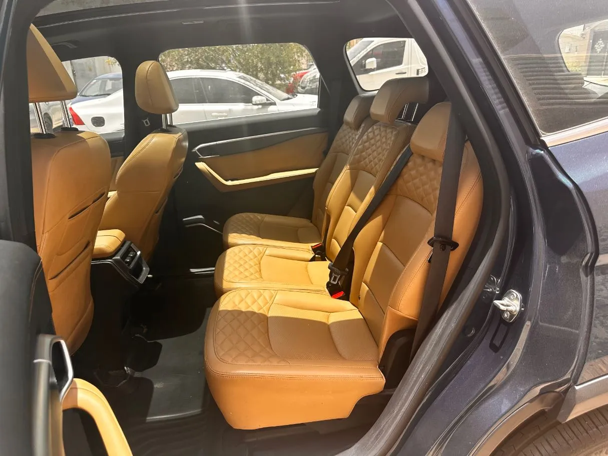 Car image 14