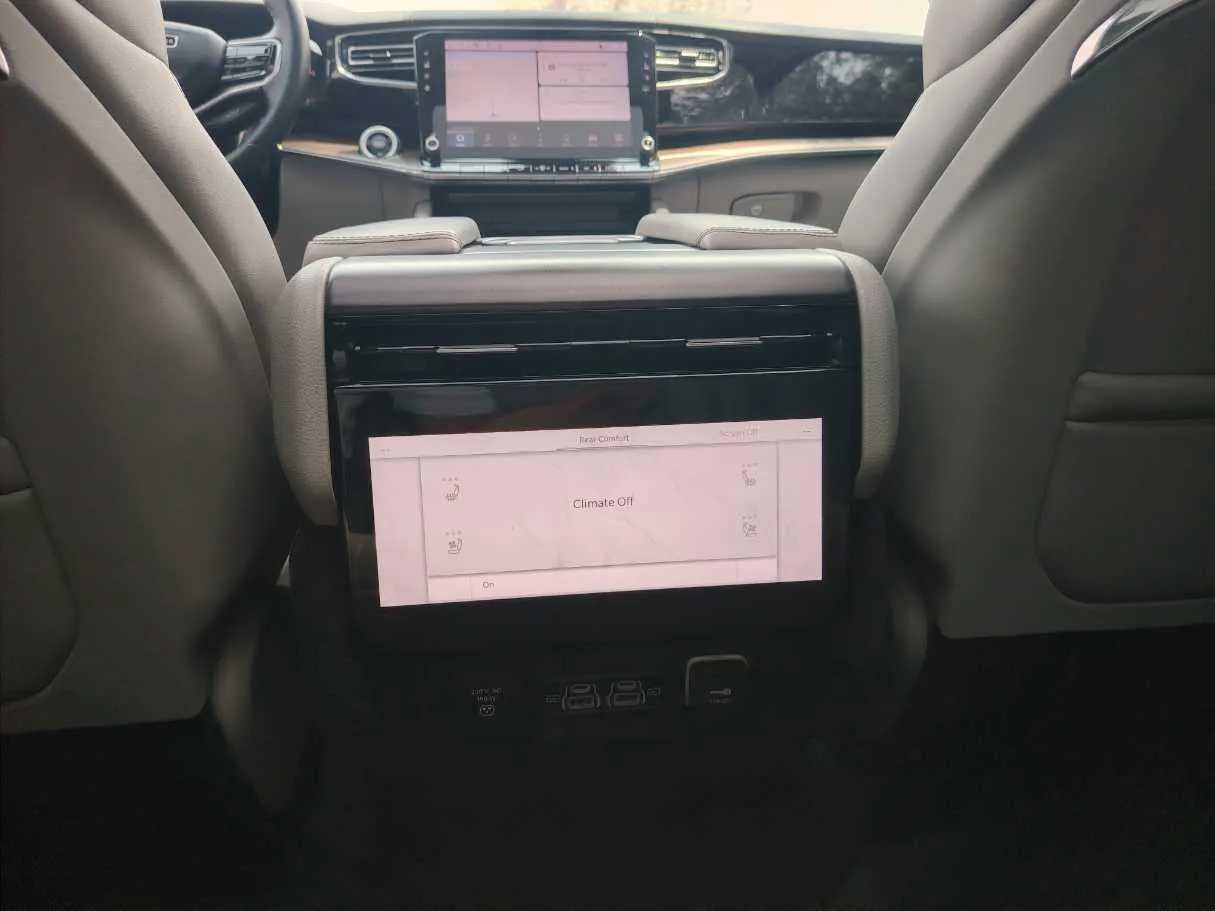Car image 29