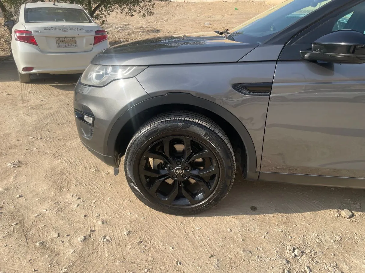 Car image 9