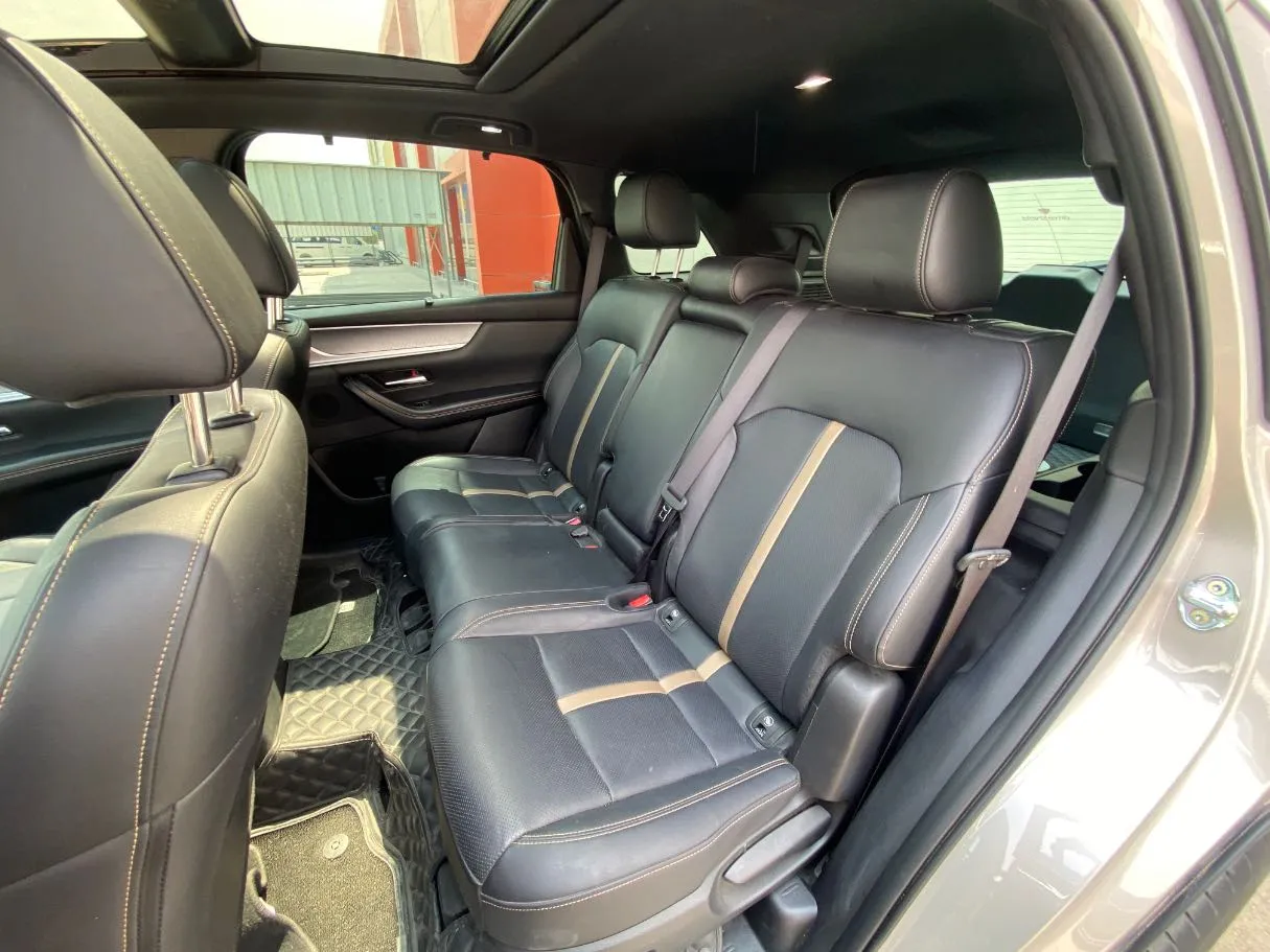 Car image 13
